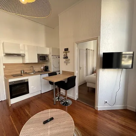 Apartment Paon, Coquet Appt Avec Parking A Caen